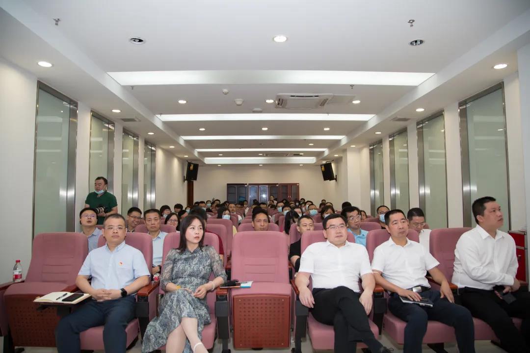 区水务局联合住建局开展“以奋斗创造幸福，用实干成就梦想”为主题的党史宣讲活动.jpg