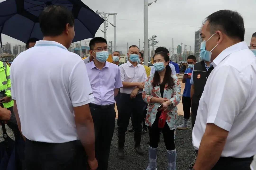 区委常委、常务副区长徐志斌同志率队赴赣深铁路 11 标段施工现场开展安全检查.jpg