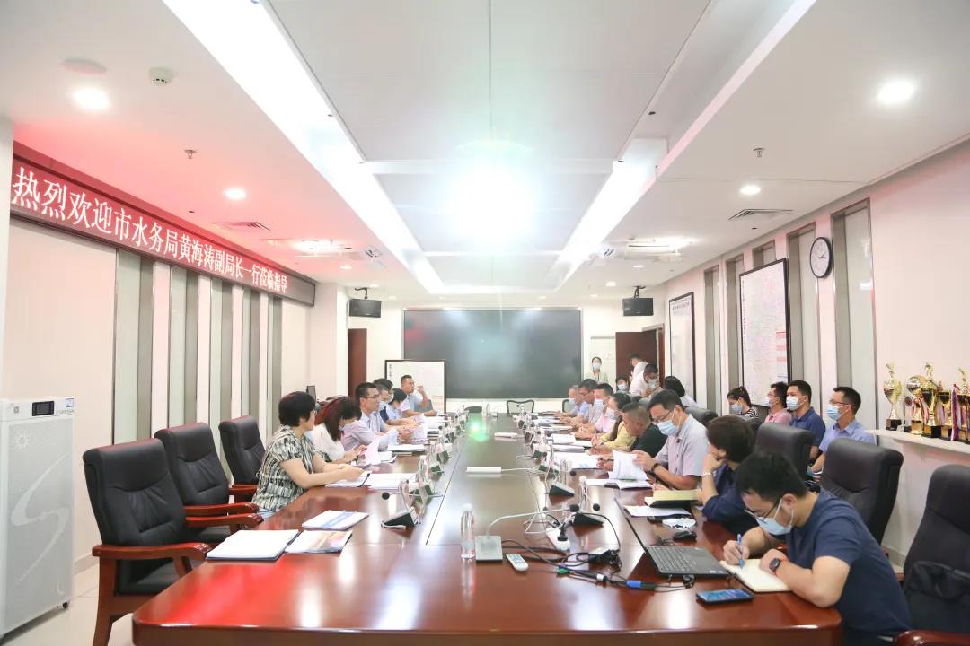 市水务局副局长、市水污染治理指挥部办公室副主任黄海涛同志率队赴正规博彩平台区调研水务工作.jpg