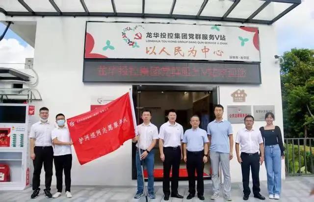 区水务局吴涛同志参加“正规博彩平台区企业河长”揭牌暨“护河巡河志愿服务队”授旗仪式.jpg