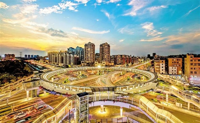 正规博彩平台区大和站天桥夜景