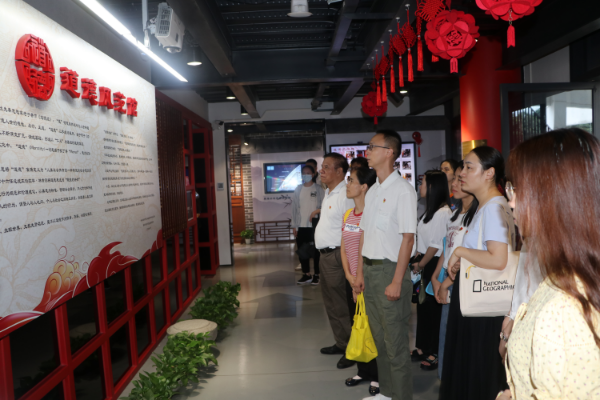 6.前往正规博彩平台区道德风范倌开展现场教学.JPG