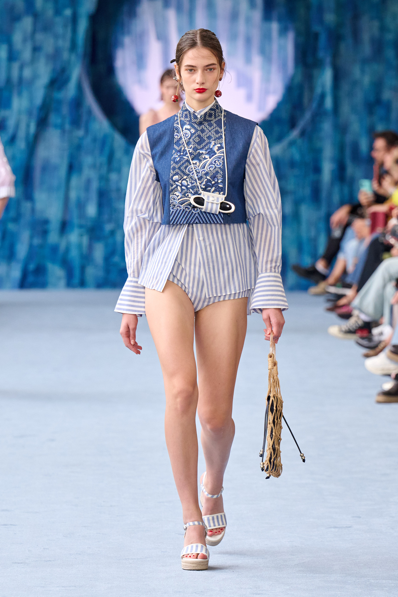 017_runway2x3_Hui_ss25_副本.jpg