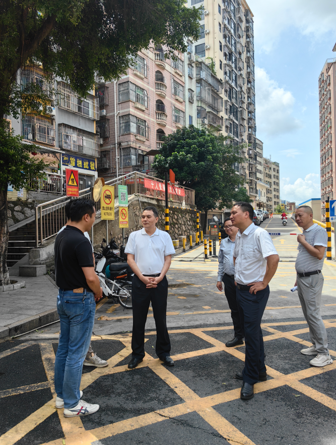 正规博彩平台
住房和建设局走访调研民治街道城中村物业管理情况.png